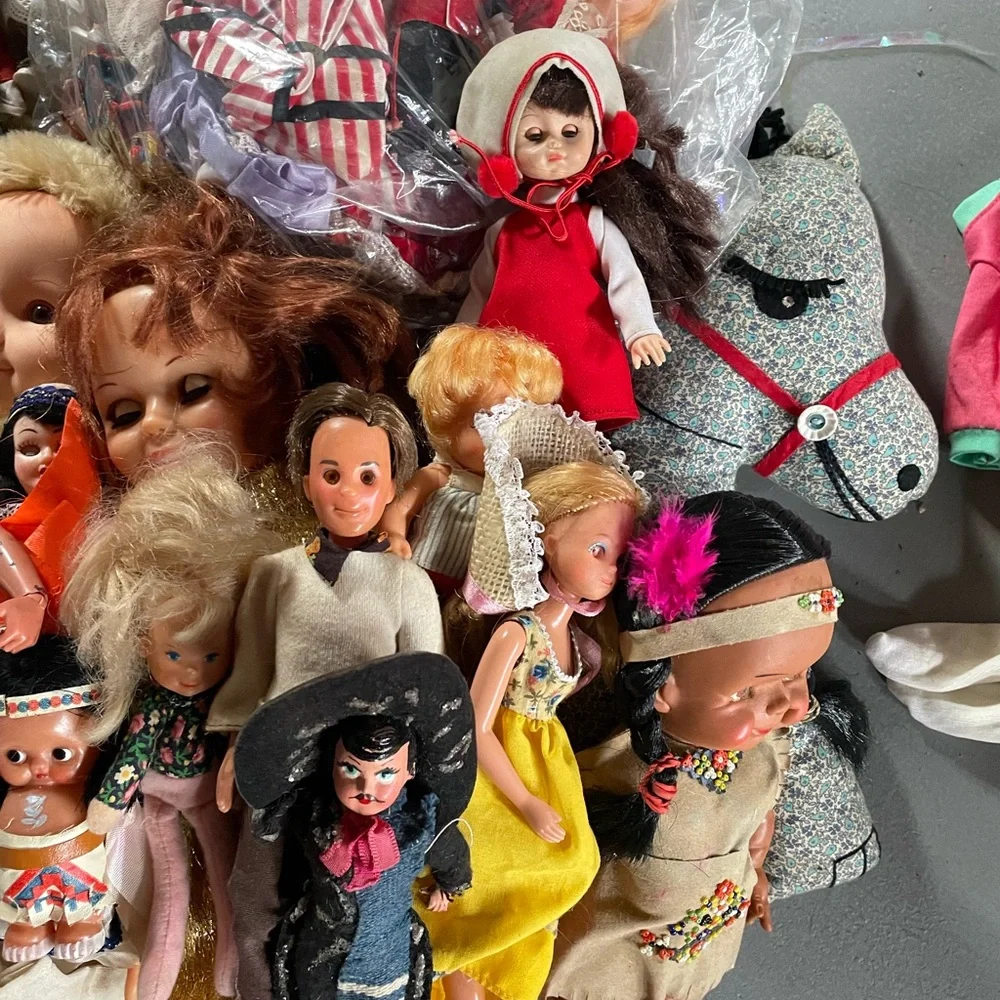 Assorted Colorful Dolls Set - Picture 5 of 5